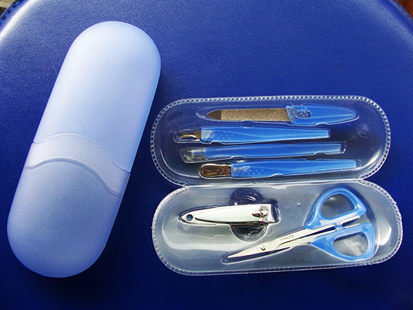 �������b