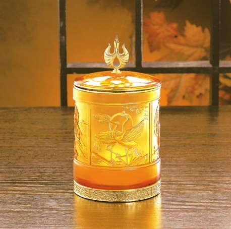 ���C���M���~��