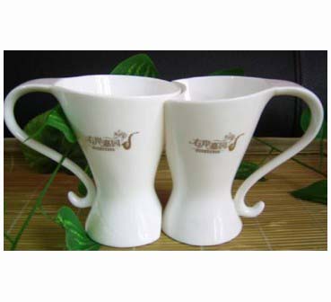 �� �H �� ��